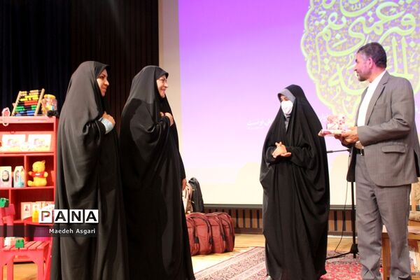 تقدیر از دانش‌آموزان برگزیده پویش «معلم و یار مهربان» در قم