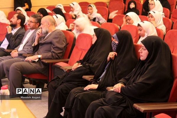 تقدیر از دانش‌آموزان برگزیده پویش «معلم و یار مهربان» در قم