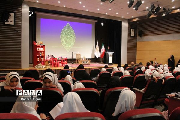 تقدیر از دانش‌آموزان برگزیده پویش «معلم و یار مهربان» در قم