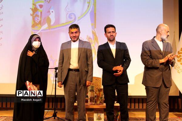 تقدیر از دانش‌آموزان برگزیده پویش «معلم و یار مهربان» در قم