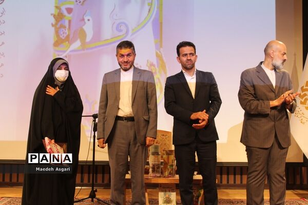 تقدیر از دانش‌آموزان برگزیده پویش «معلم و یار مهربان» در قم