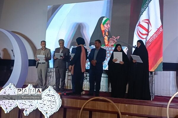 تجلیل از دختران فعال و برگزیده در روز دختر