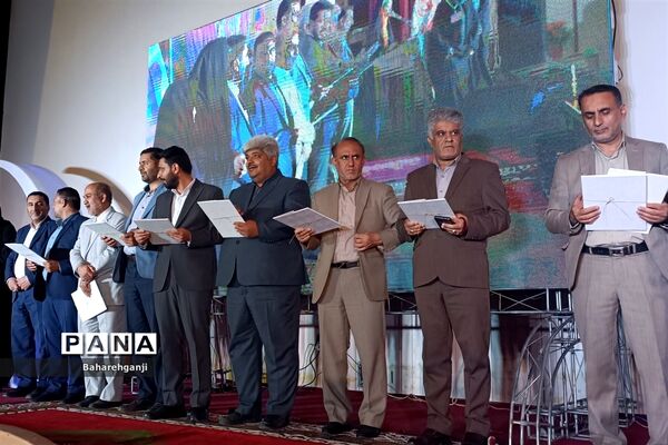 تجلیل از دختران فعال و برگزیده در روز دختر