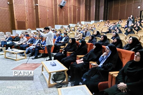 مراسم تقدیر از منتخبین مرحله استانی نهمین جشنواره الگوهای برتر تدریس درس تفکر و سبک زندگی