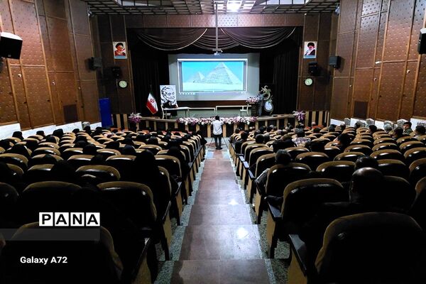 مراسم تقدیر از منتخبین مرحله استانی نهمین جشنواره الگوهای برتر تدریس درس تفکر و سبک زندگی