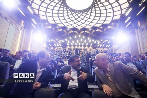 افتتاح نمایشگاه کار دانشگاه تهران