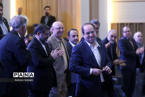 افتتاح نمایشگاه کار دانشگاه تهران