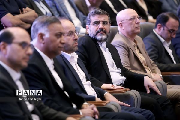 افتتاح نمایشگاه کار دانشگاه تهران