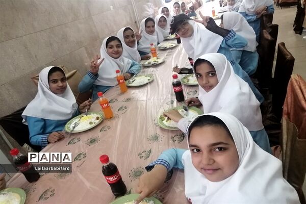 اردوی تفریحی دانش‌آموزان دبستان شاهد شهرستان ابرکوه