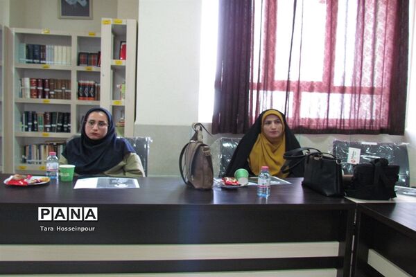 نشست صمیمی معلمان جوان ناحیه 3 با مدیر آموزش و پرورش‌