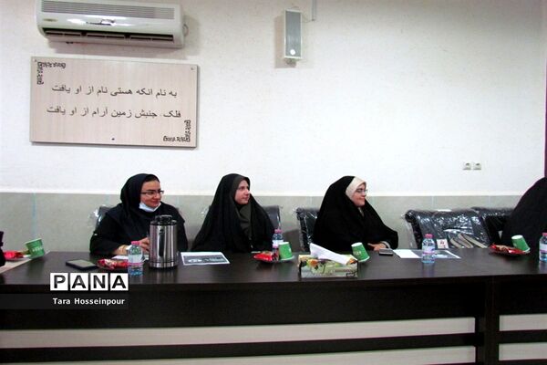 نشست صمیمی معلمان جوان ناحیه 3 با مدیر آموزش و پرورش‌