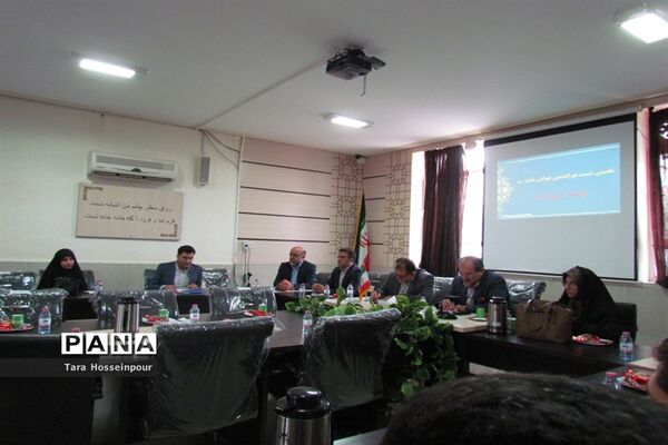 نشست صمیمی معلمان جوان ناحیه 3 با مدیر آموزش و پرورش‌