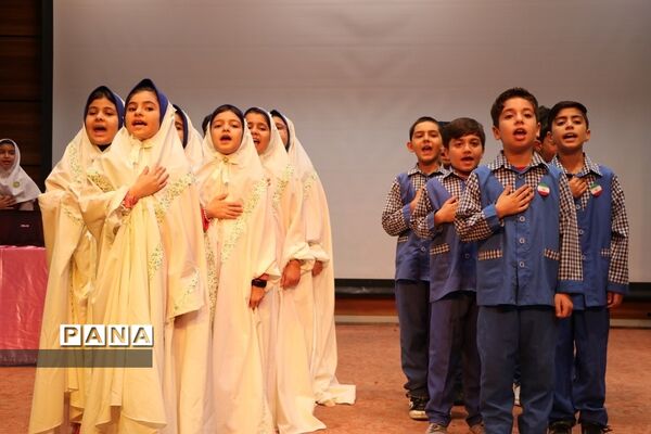 ‌تقدیر از برگزیدگان طرح‌ها و برنامه‌های معاونت آموزش ابتدایی آموزش و پرورش ناحیه 2 شهرری