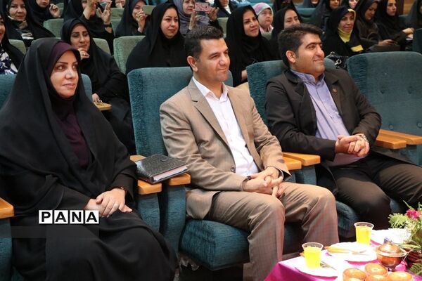 ‌تقدیر از برگزیدگان طرح‌ها و برنامه‌های معاونت آموزش ابتدایی آموزش و پرورش ناحیه 2 شهرری