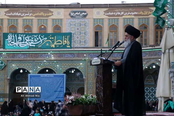 آیین تعویض پرچم گنبد حرم حضرت معصومه(س)