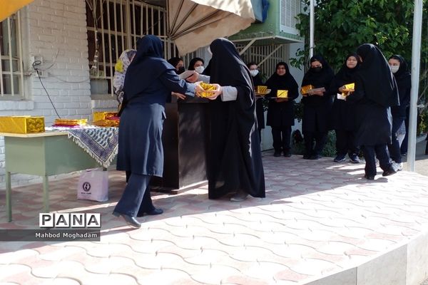 تقدیر از دانش‌آموزان برتر قرآن و حجاب و برترین‌های علمی و فرهنگی و پژوهشی دبیرستان شهیده قزوینی منطقه ۱۳