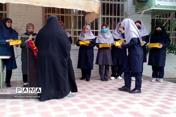 تقدیر از دانش‌آموزان برتر قرآن و حجاب و برترین‌های علمی و فرهنگی و پژوهشی دبیرستان شهیده قزوینی منطقه ۱۳