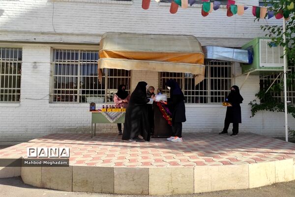 تقدیر از دانش‌آموزان برتر قرآن و حجاب و برترین‌های علمی و فرهنگی و پژوهشی دبیرستان شهیده قزوینی منطقه ۱۳