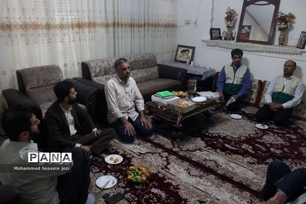 دیدار خادمیاران رضوی قم با مادر شهیدان عباسی