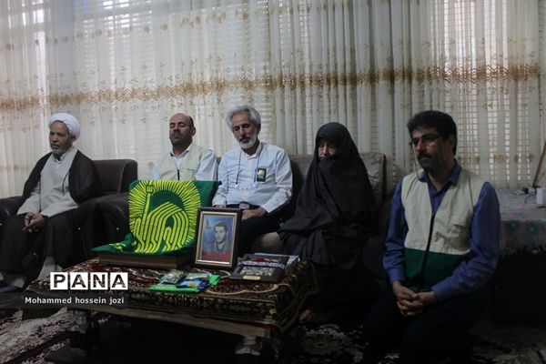 دیدار خادمیاران رضوی قم با مادر شهیدان عباسی