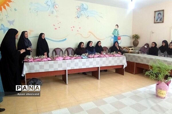 بازدید کارشناسان امور بانوان آموزش و پرورش شهرستان قرچک از مدرسه زنده‌یاد منصوری