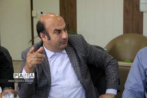 جلسه گرامیداشت سالروز آزاد‌سازی خرمشهر و روز مقاومت در اداره‌کل آموزش و پرورش استان بوشهر