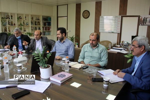 جلسه گرامیداشت سالروز آزاد‌سازی خرمشهر و روز مقاومت در اداره‌کل آموزش و پرورش استان بوشهر