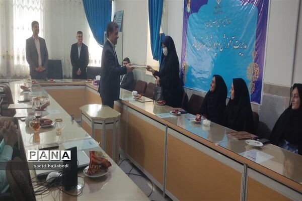 ‌تقدیر از معلمان نمونه و نیروهای کیفیت‌بخش برتر شهرستان خاتم