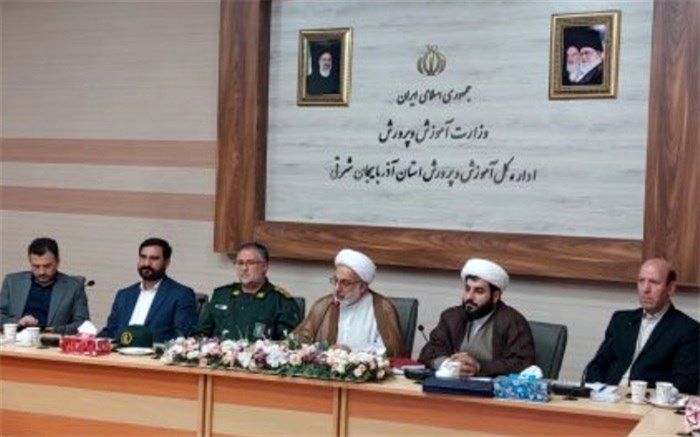 باید دین خود را به شهدا و خانواده آنان ادا کنیم