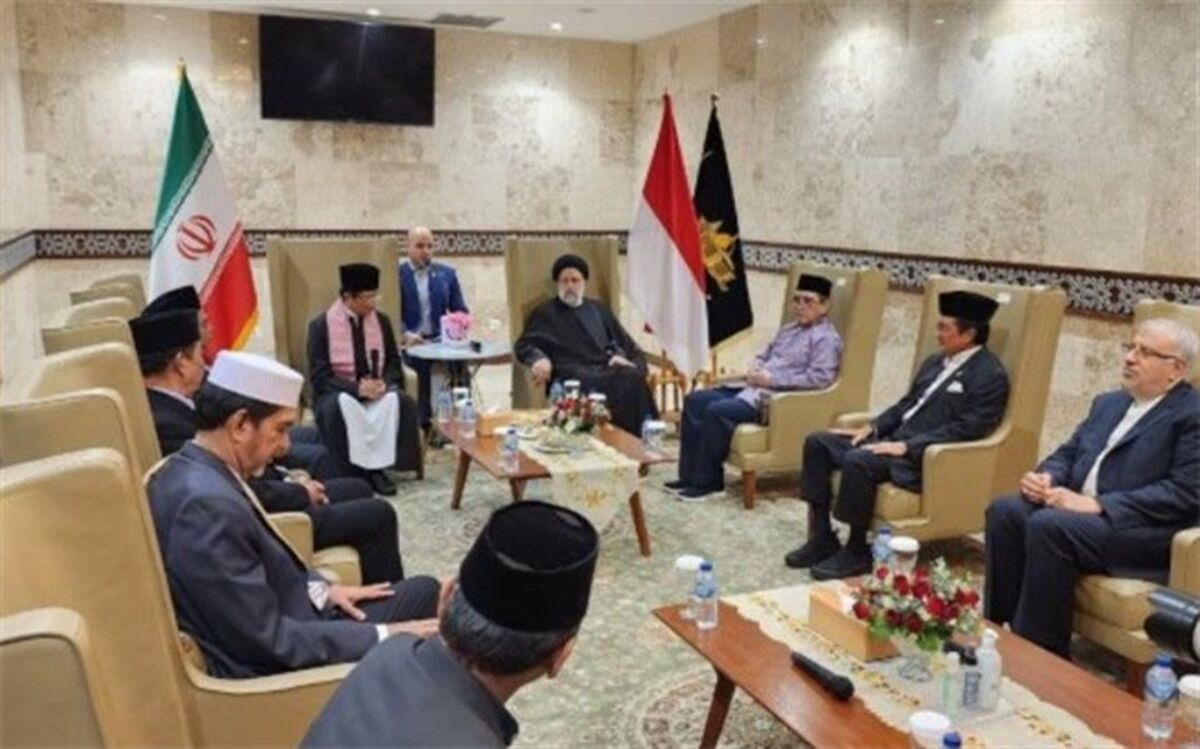 دیدار روسای سازمان‌های اسلامی اندونزی با آیت‌الله رئیسی در مسجد استقلال جاکارتا