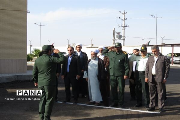 صبحگاه مشترک نیروهای نظامی و انتظامی شهرستان خاتم همزمان با سالروز آزادسازی خرمشهر