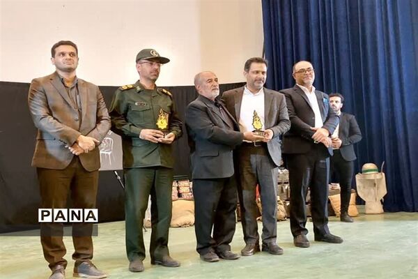 اختتامیه پنجمین جشنواره تئاتر دفاع مقدس در آران و بیدگل