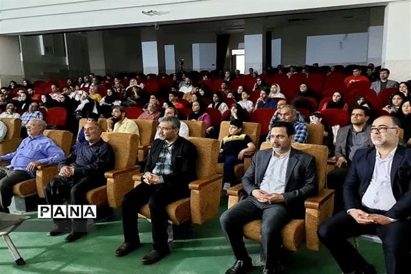 اختتامیه پنجمین جشنواره تئاتر دفاع مقدس در آران و بیدگل