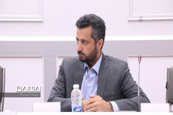 محفل خاطره‌گویی خلبانان جنگنده دوران دفاع مقدس در قم