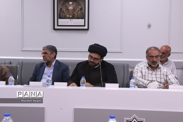 محفل خاطره‌گویی خلبانان جنگنده دوران دفاع مقدس در قم