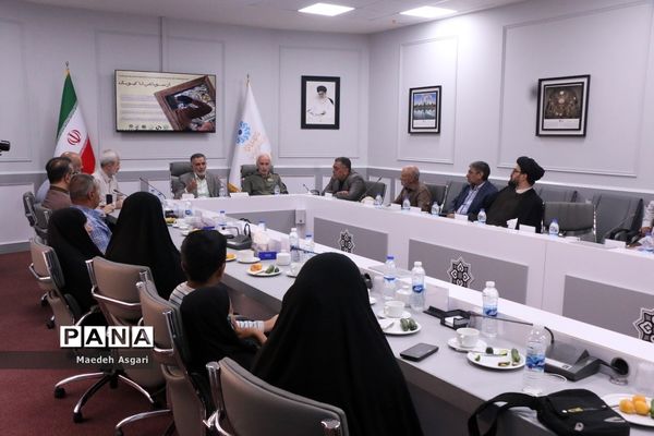 محفل خاطره‌گویی خلبانان جنگنده دوران دفاع مقدس در قم