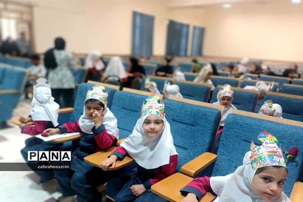 برپایی جشن الفبا در دبستان دخترانه شهید‌نجاتی ابرکوه