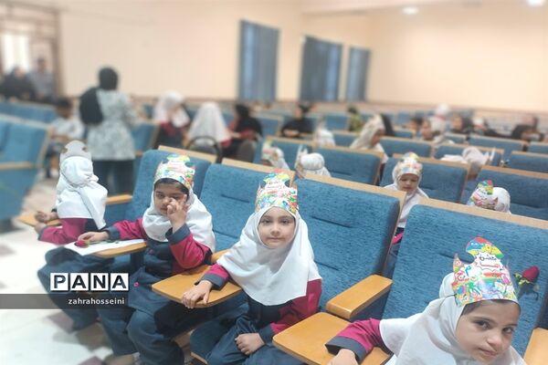 برپایی جشن الفبا در دبستان دخترانه شهید‌نجاتی ابرکوه