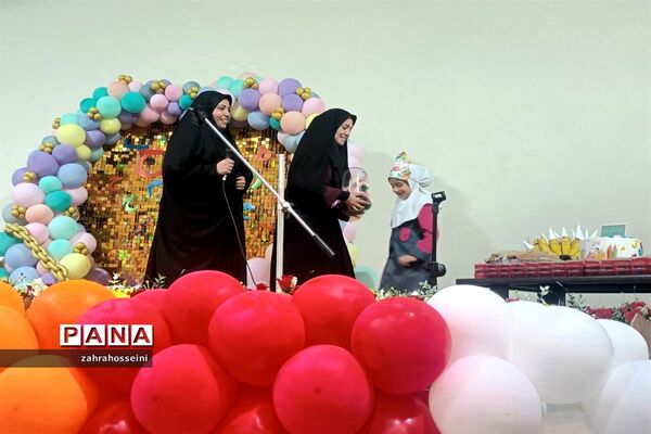 برپایی جشن الفبا در دبستان دخترانه شهید‌نجاتی ابرکوه