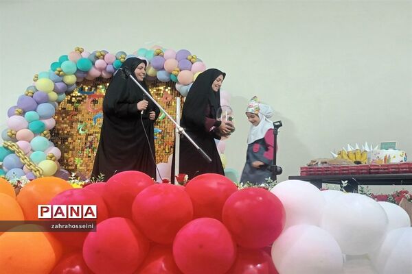 برپایی جشن الفبا در دبستان دخترانه شهید‌نجاتی ابرکوه