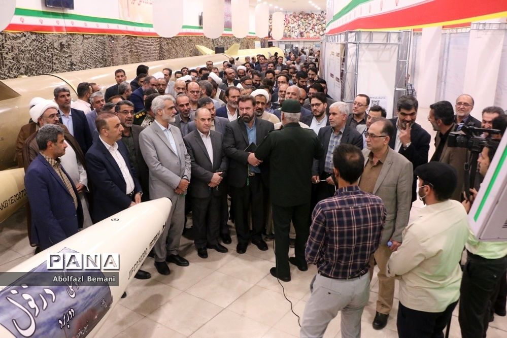 بازدید مدیران دستگاه‌های اجرایی قم از نمایشگاه توانمندی‌های هوافضا