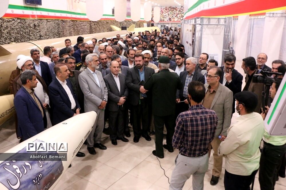 بازدید مدیران دستگاه‌های اجرایی قم از نمایشگاه توانمندی‌های هوافضا