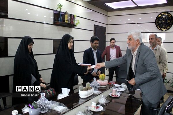 نشست معلمان گام دوم انقلاب با فرمانده دوران دفاع مقدس