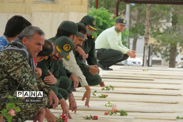 گلباران قبور مطهر شهدای هرات به مناسبت سالروز آزادسازی خرمشهر