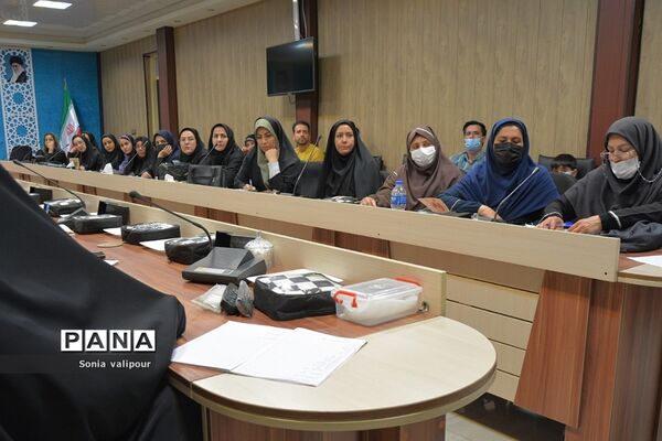 برگزاری کارگاه شطرنج در اداره آموزش و پرورش بهارستان۲