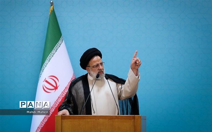 ایجاد اشتغال پایدار اولویت اصلی کشور و مأموریت جدی دولتمردان است