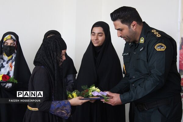 تجلیل از دانش‌آموزان برتر مدارس اورین بهارستان‌2 به‌مناسبت دهه کرامت
