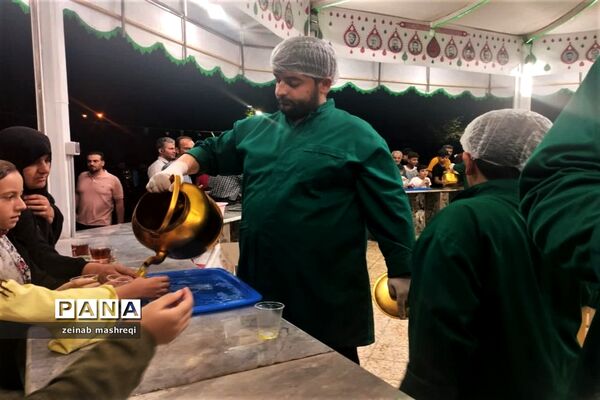 برپایی چایخانه رضوی در پارک آیت‌اله مدنی کاشان، همزمان با دهه کرامت