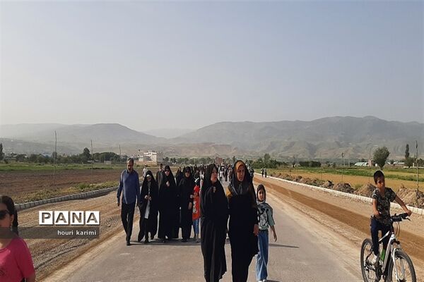 پیاده‌روی خانوادگی به‌مناسبت دهه کرامت در شهرستان مانه وسملقان
