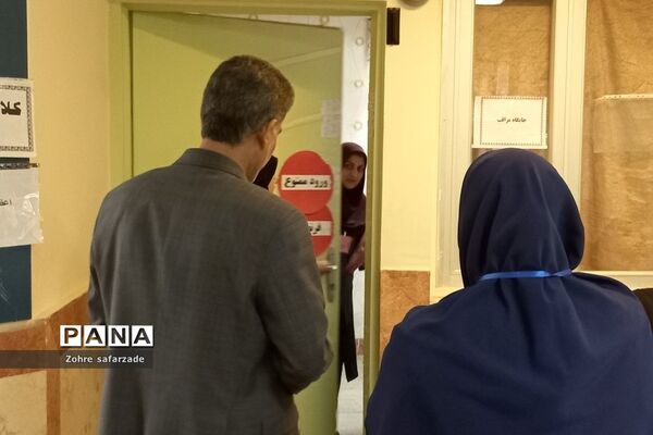 بازدید رئیس مرکز سنجش و پایش وزارت آموزش و پرورش از حوزه‌های اجرای امتحانات نهایی خردادماه رودهن